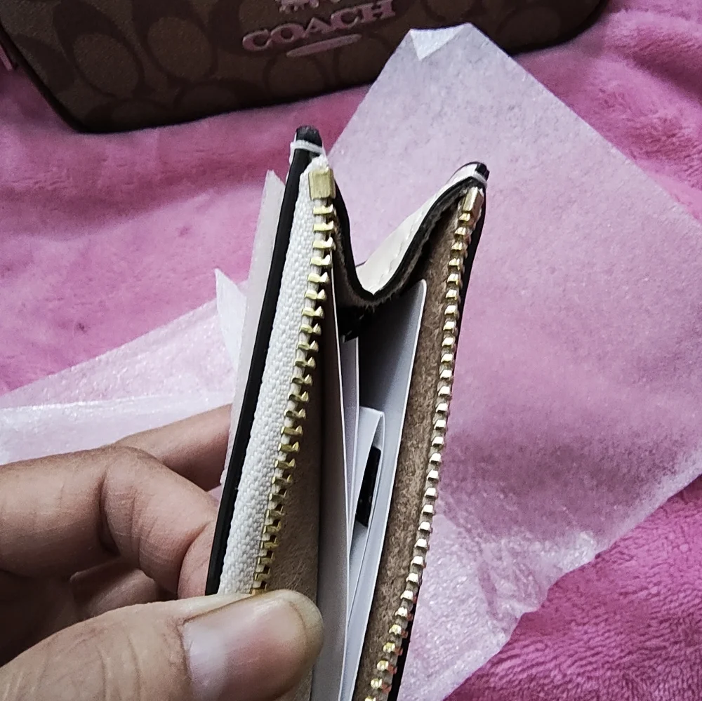 Coach Flower 🌺 keychain - Picture 5 of 7